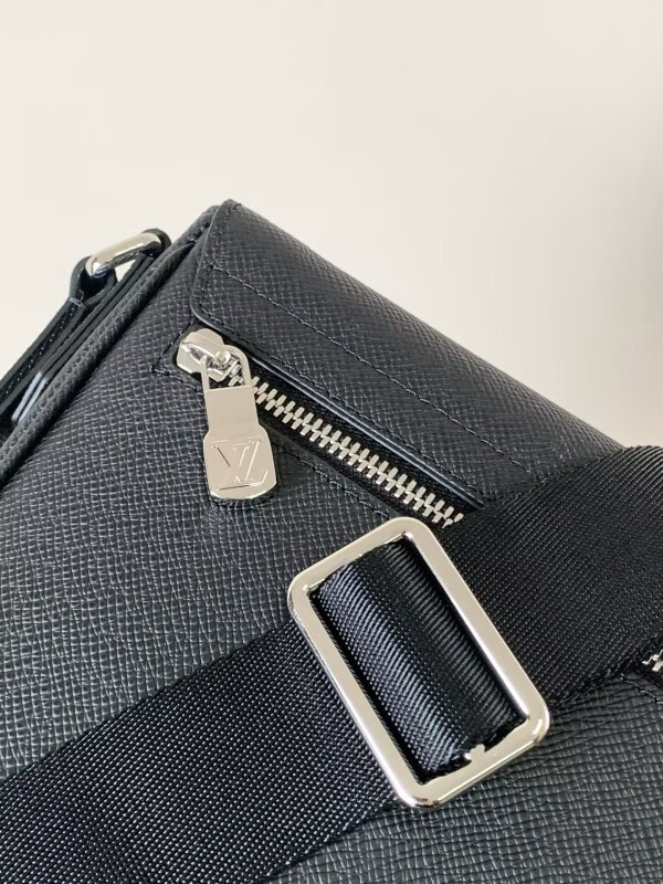 L0vis Vvtt0n Trio Jm messenger