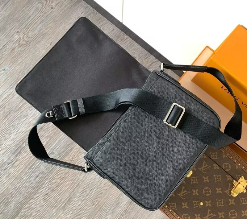 L0vis Vvtt0n Trio Jm messenger