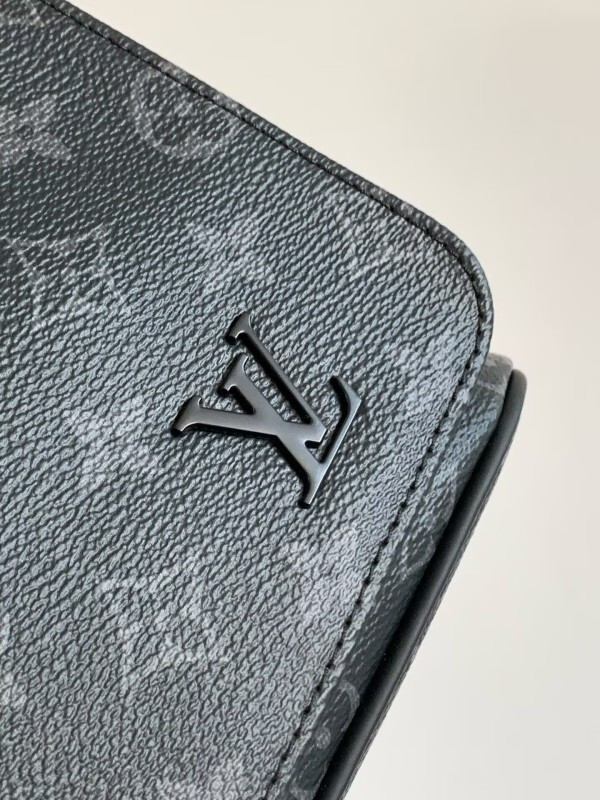 L0vis Vvtt0n Trio Jm messenger