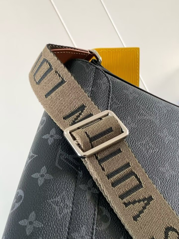L0vis Vvtt0n Trio Jm messenger