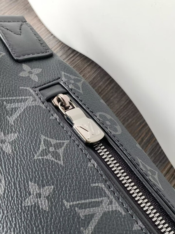 l0vis Vvtt0n rush bumbag