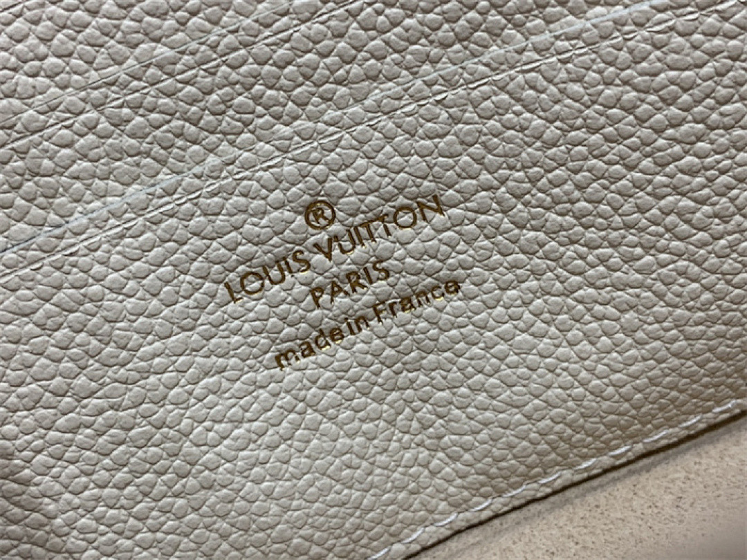 L0vis Vvtt0n Wallet On Chain Ivy Cream M82210