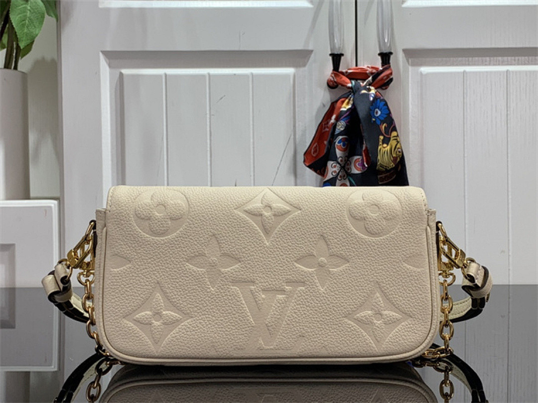L0vis Vvtt0n Wallet On Chain Ivy Cream M82210