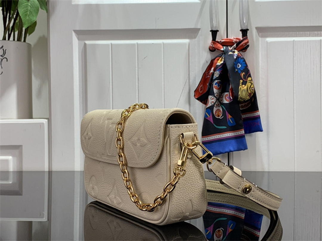 L0vis Vvtt0n Wallet On Chain Ivy Cream M82210