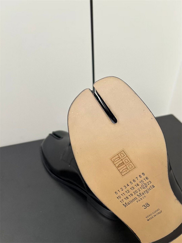 ma*s*n Ma*i*la leather shoes