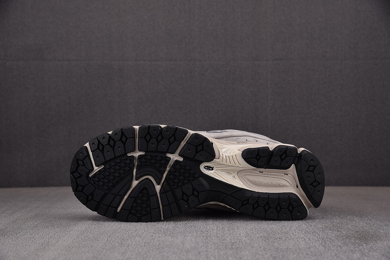 New Balance 2002R 