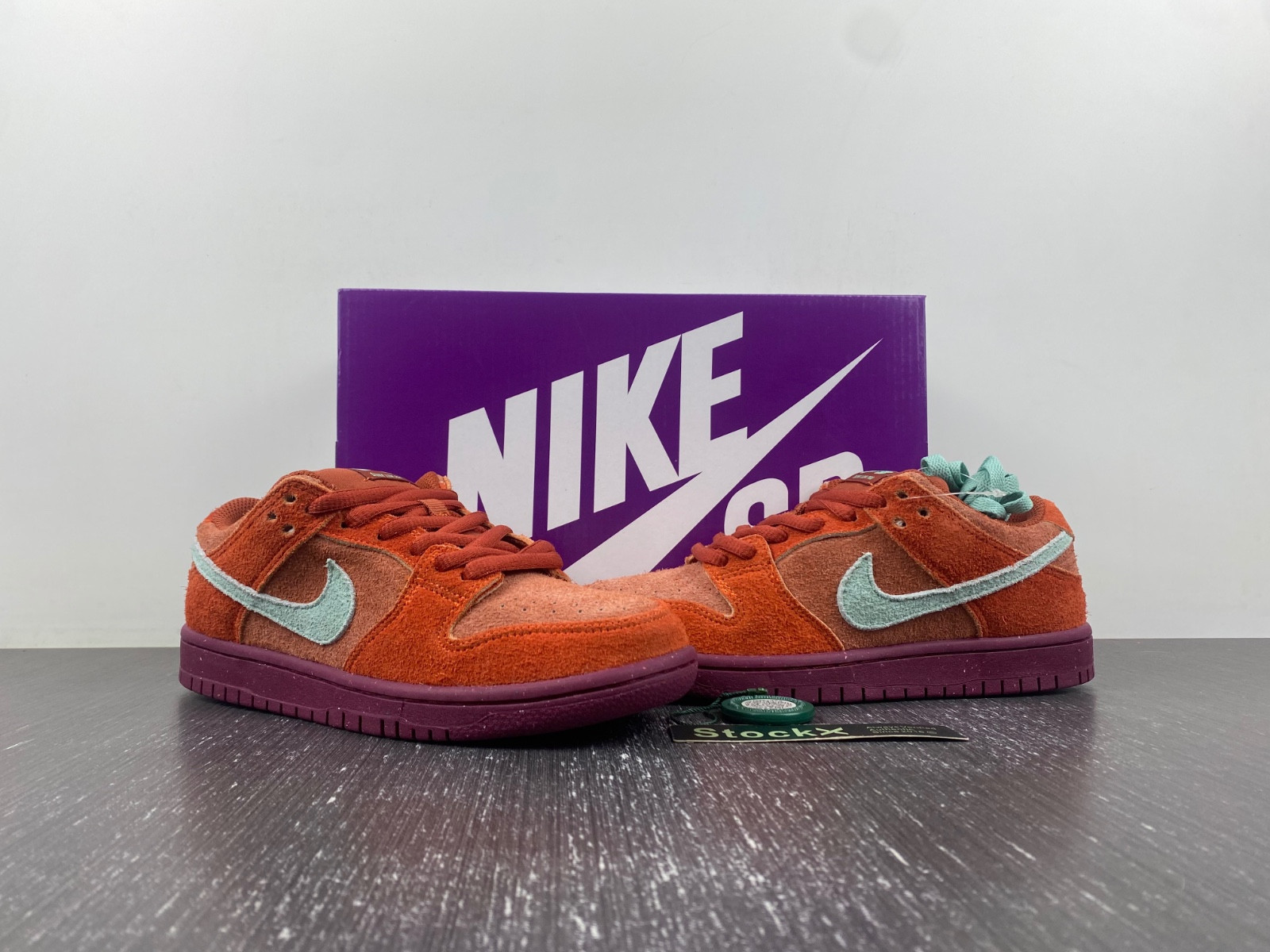 Nike SB Dunk Low "Mystic Red" DV5429-601