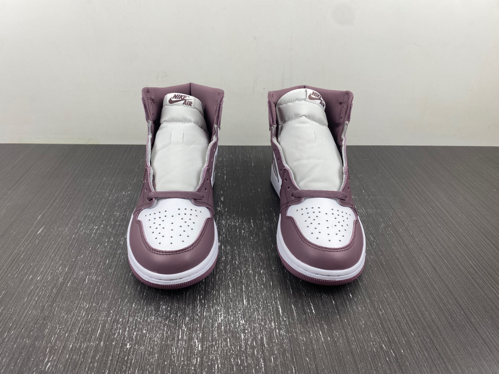 Air Jordan 1 High OG "Mauve" DZ5485-105