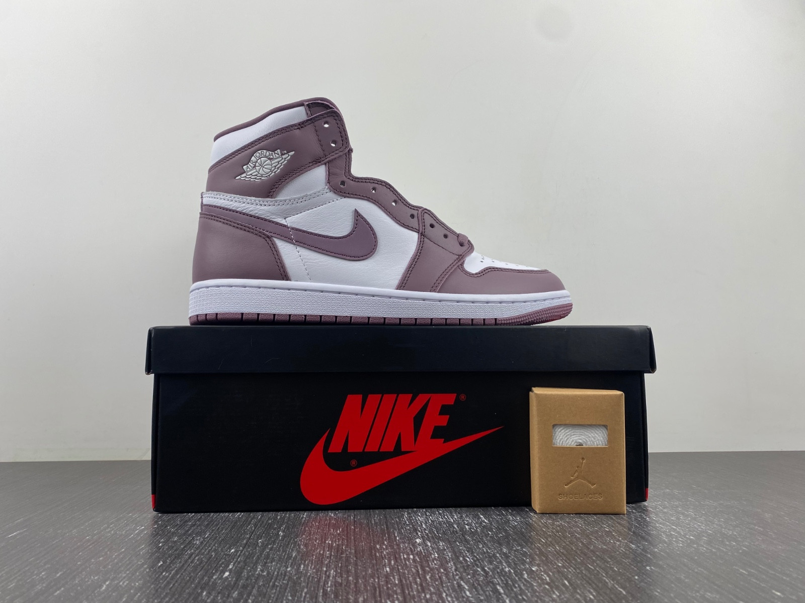Air Jordan 1 High OG "Mauve" DZ5485-105