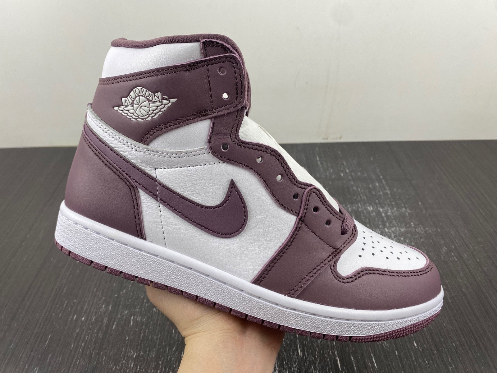 Air Jordan 1 High OG "Mauve" DZ5485-105