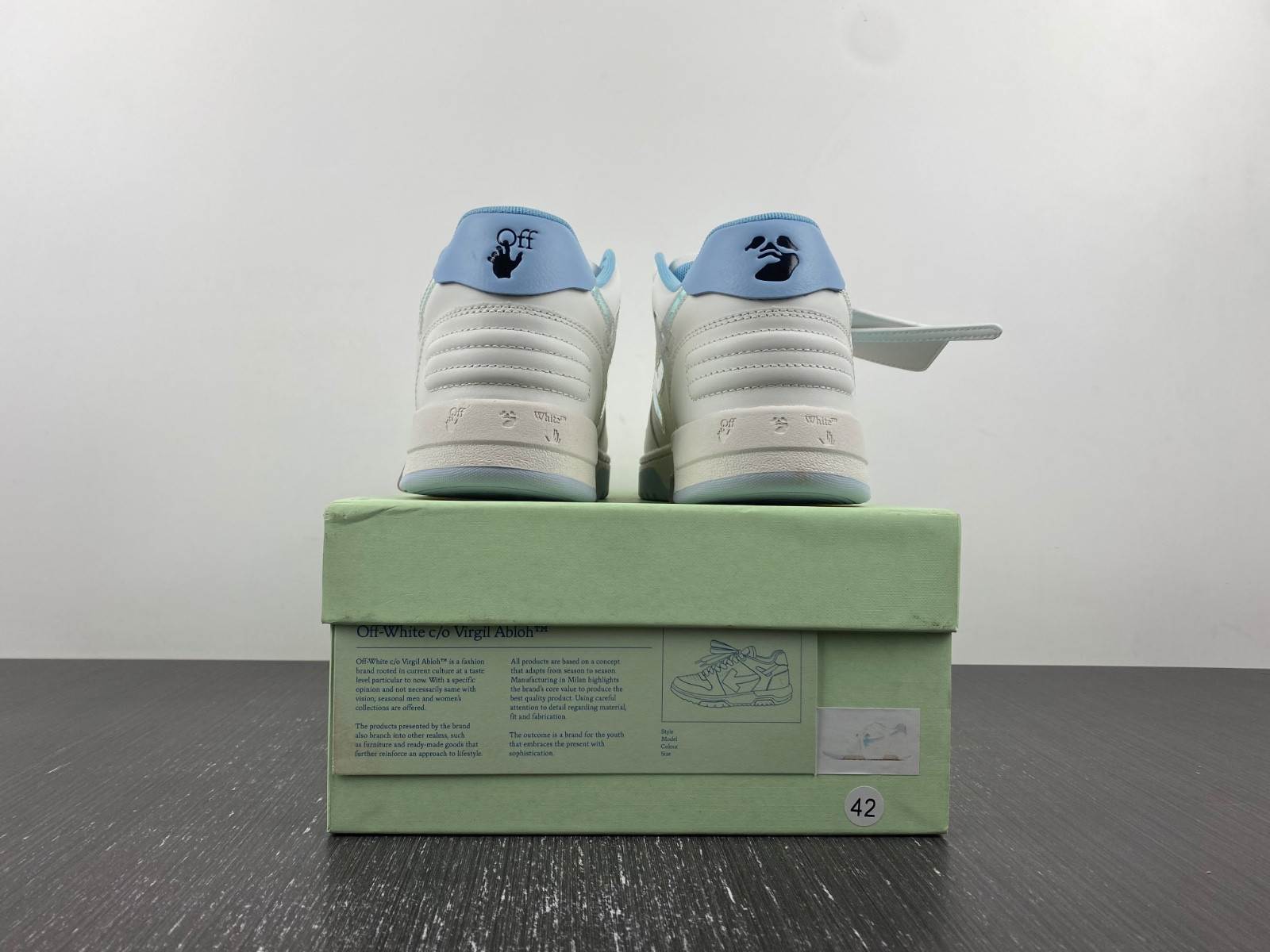 Off-White c/o Virgil Abloh