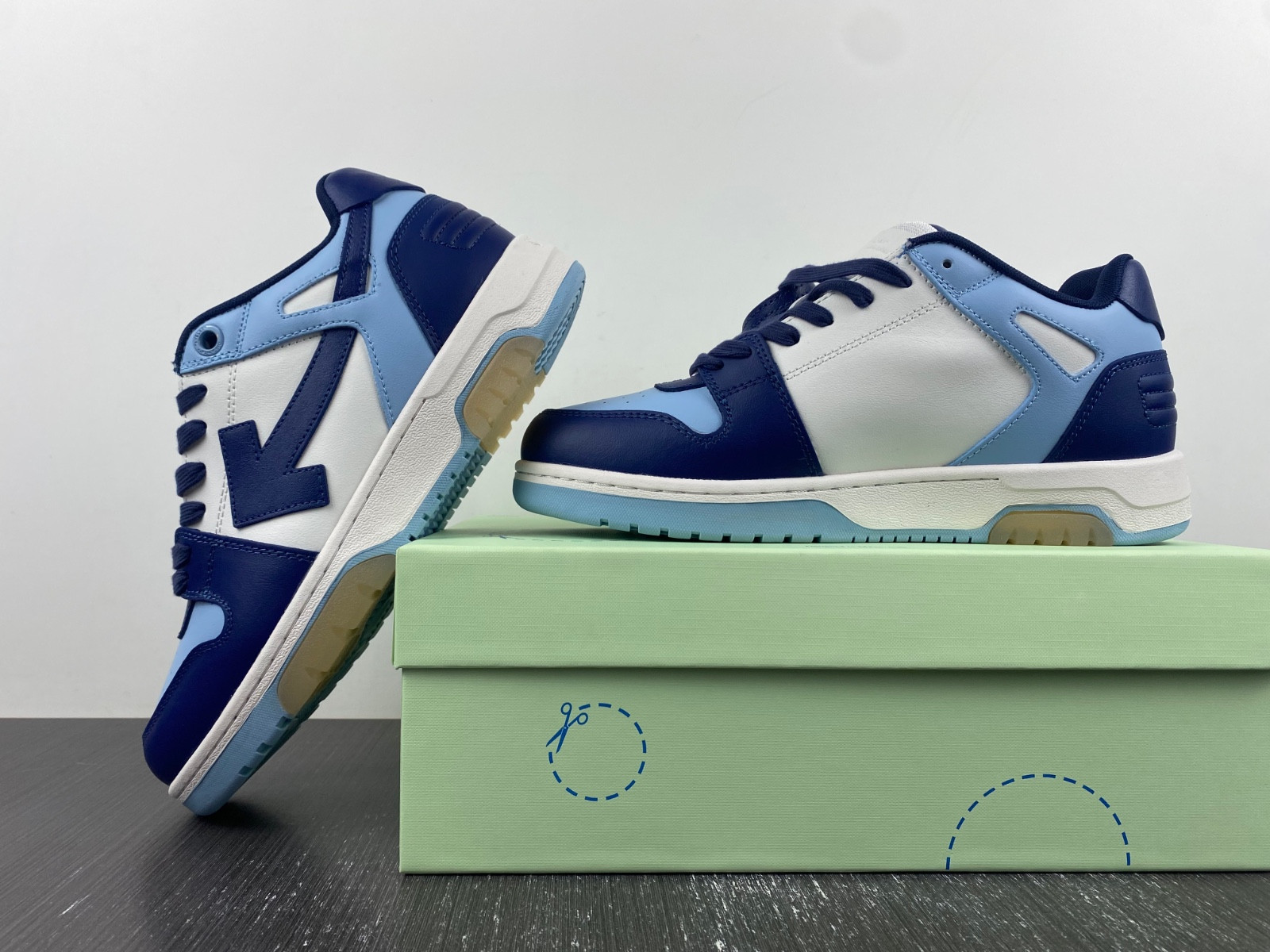 Off-White c/o Virgil Abloh