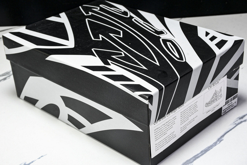 Off-White c/o Virgil Abloh