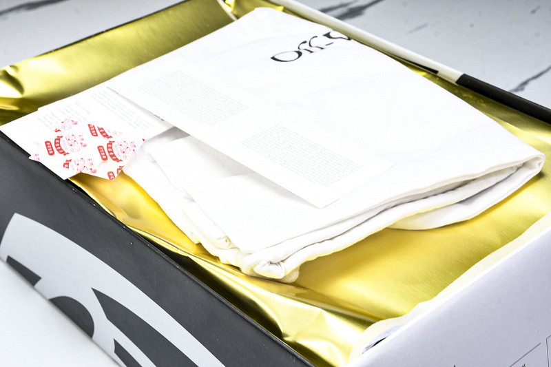 Off-White c/o Virgil Abloh
