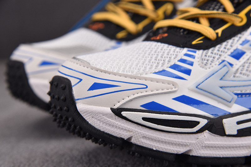 Off-White c/o Virgil Abloh