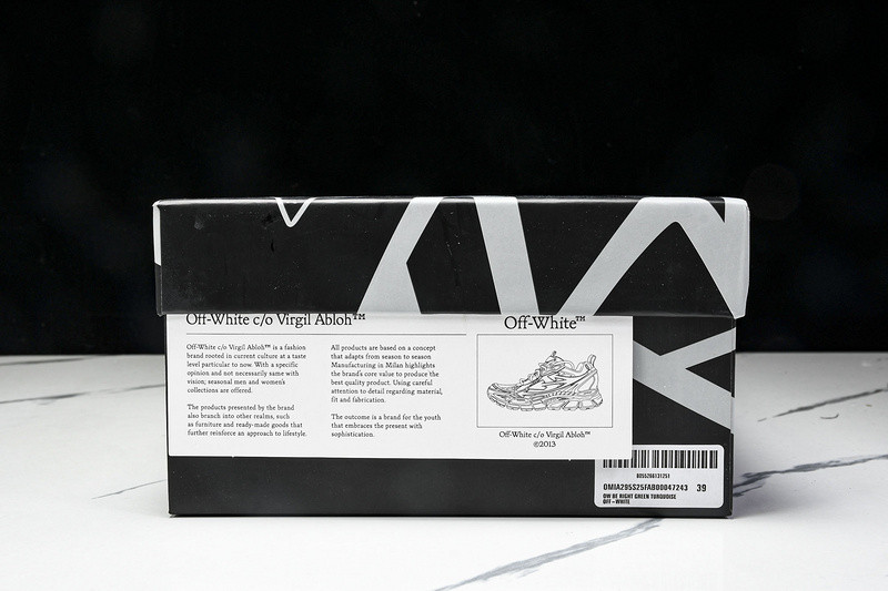 Off-White c/o Virgil Abloh