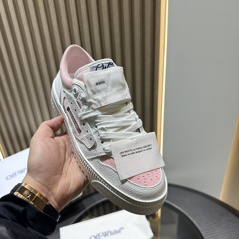Off-White c/o Virgil Abloh