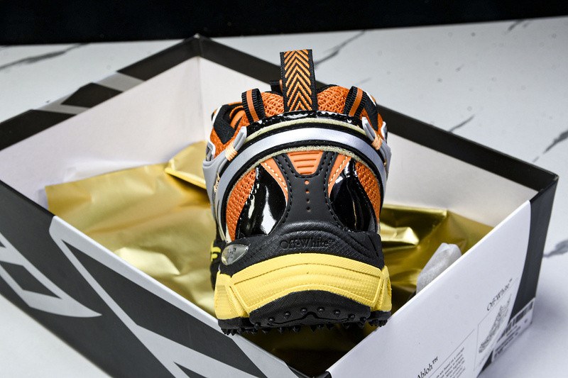 Off-White c/o Virgil Abloh