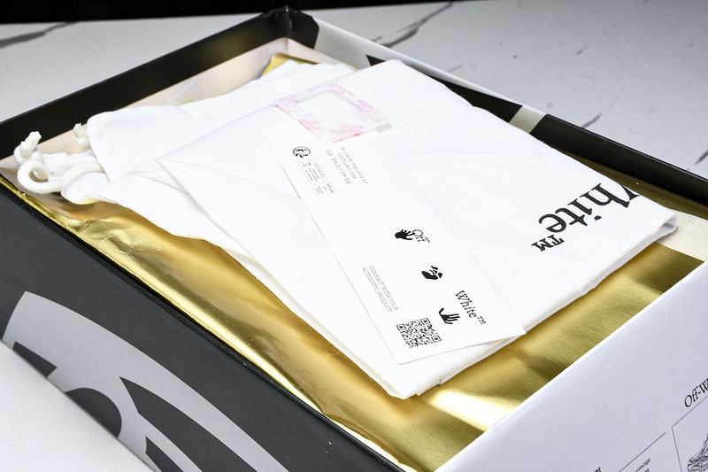 Off-White c/o Virgil Abloh