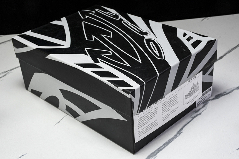 Off-White c/o Virgil Abloh