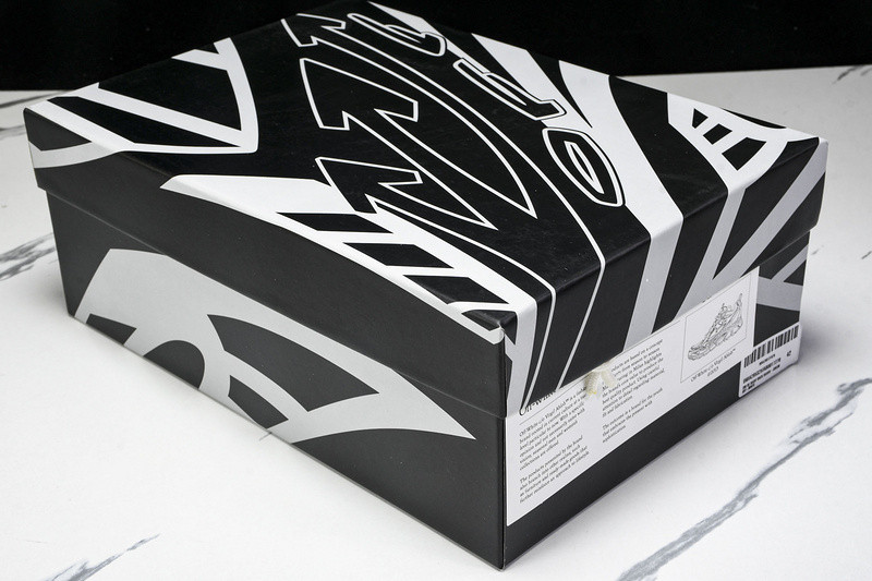 Off-White c/o Virgil Abloh
