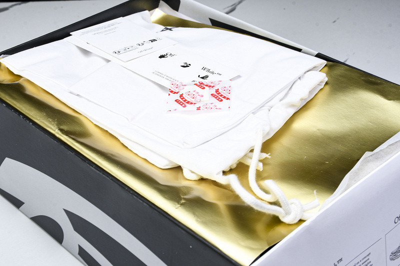 Off-White c/o Virgil Abloh