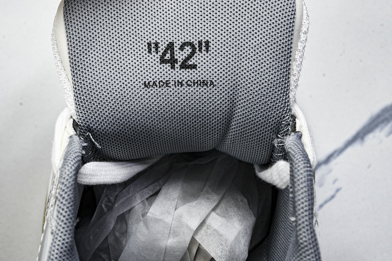 Off-White c/o Virgil Abloh