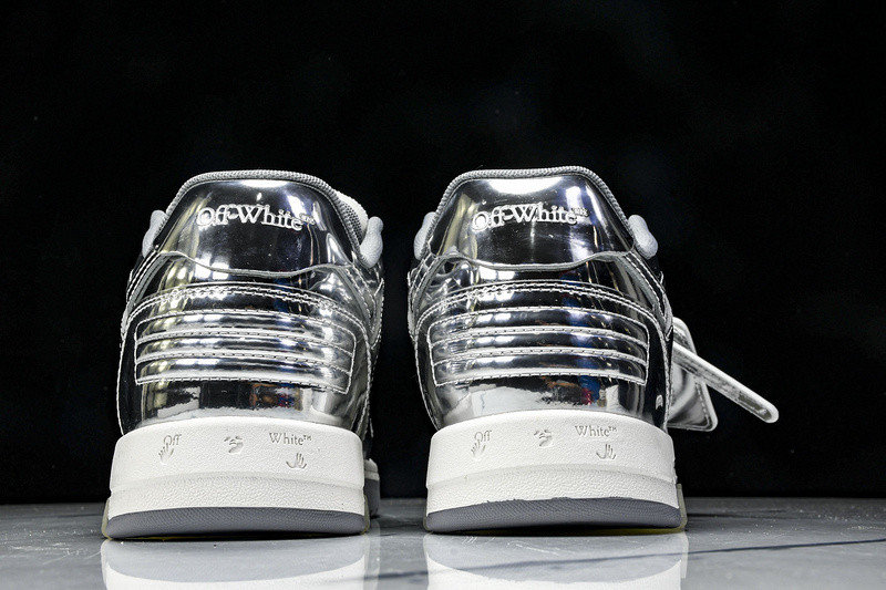 Off-White c/o Virgil Abloh