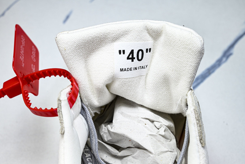 Off-White c/o Virgil Abloh