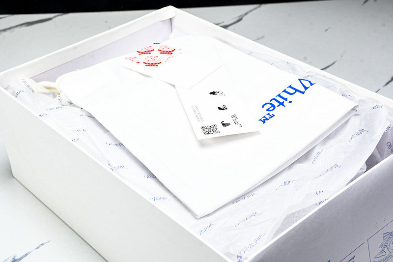 Off-White c/o Virgil Abloh