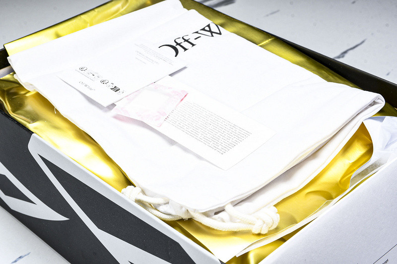 Off-White c/o Virgil Abloh