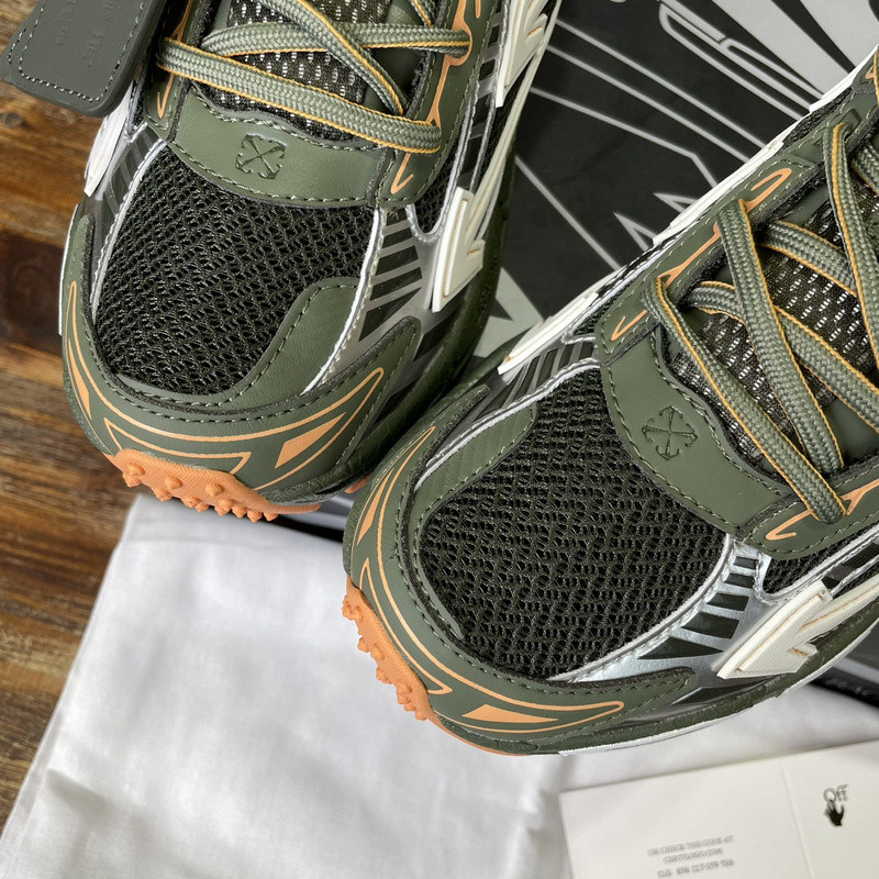 Off-White c/o Virgil Abloh