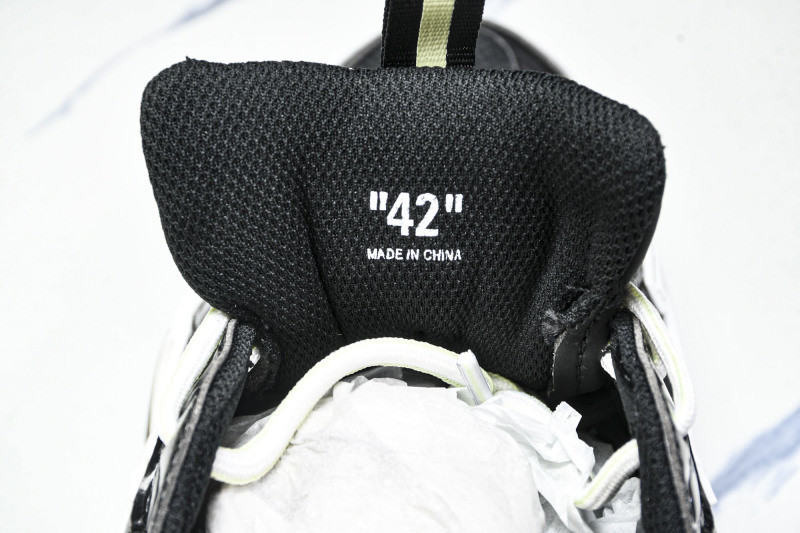 Off-White c/o Virgil Abloh