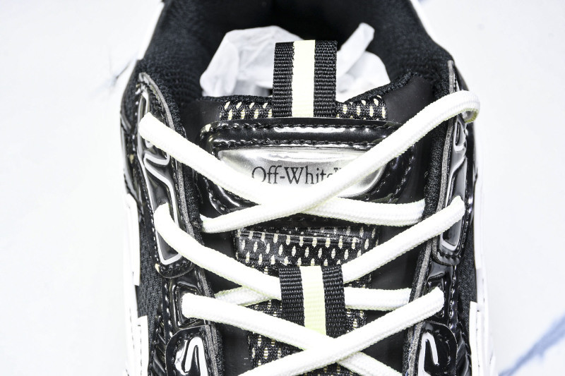 Off-White c/o Virgil Abloh