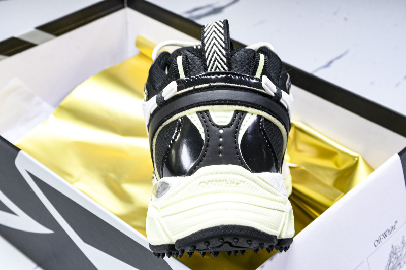 Off-White c/o Virgil Abloh