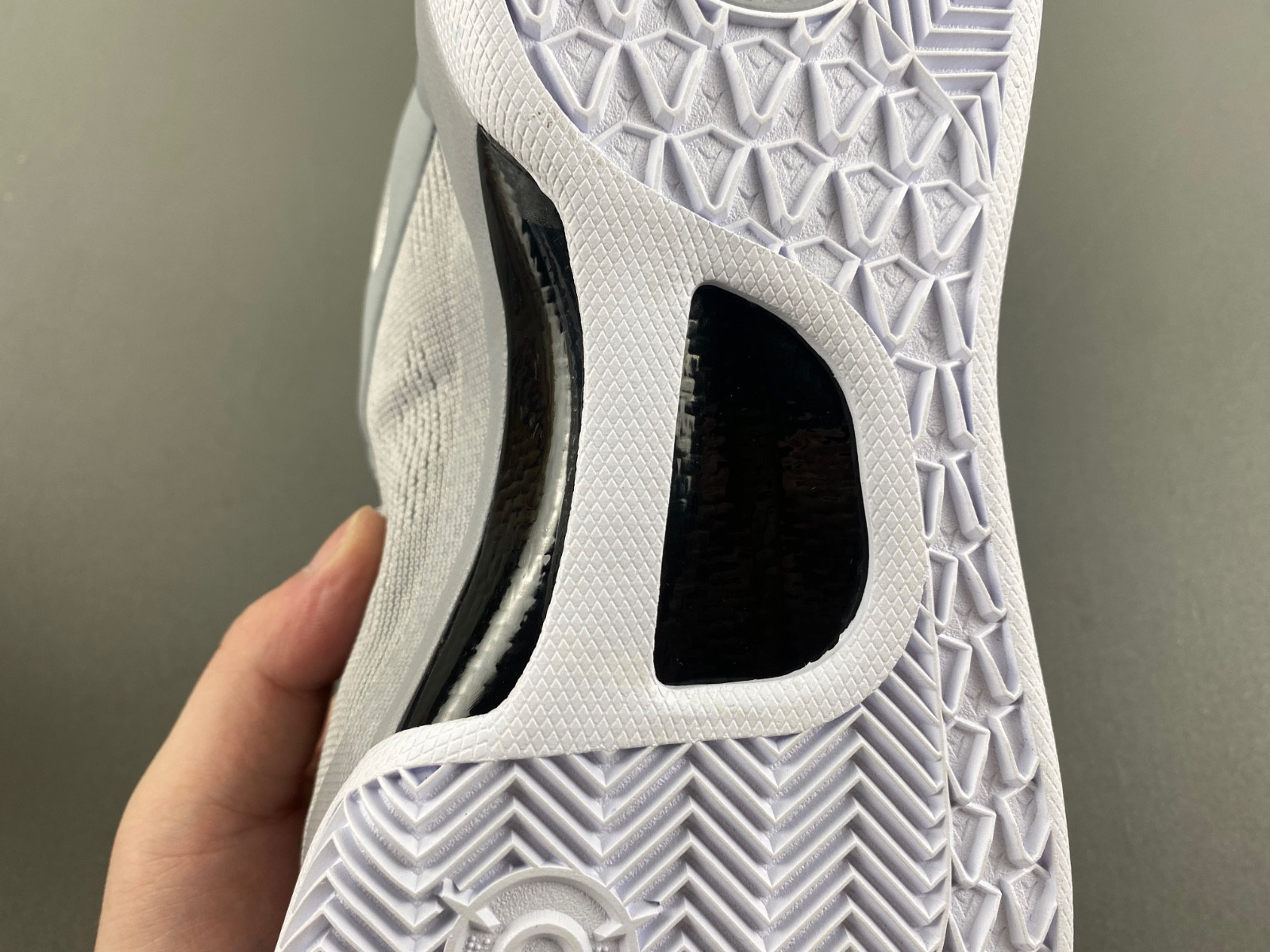 NIKE KOBE 8 PROTRO “WOLF GREY” HF9550-002