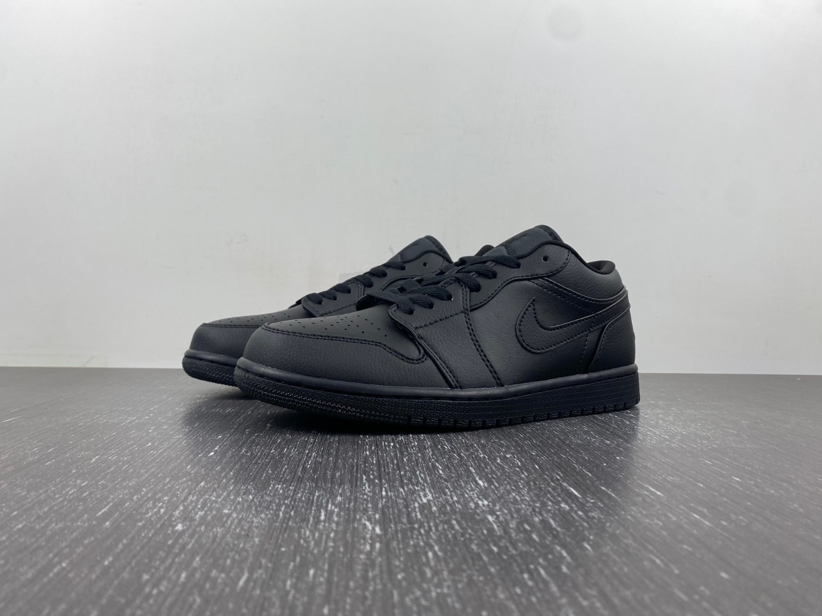 Jordan 1 Low Triple Black - 553558-091