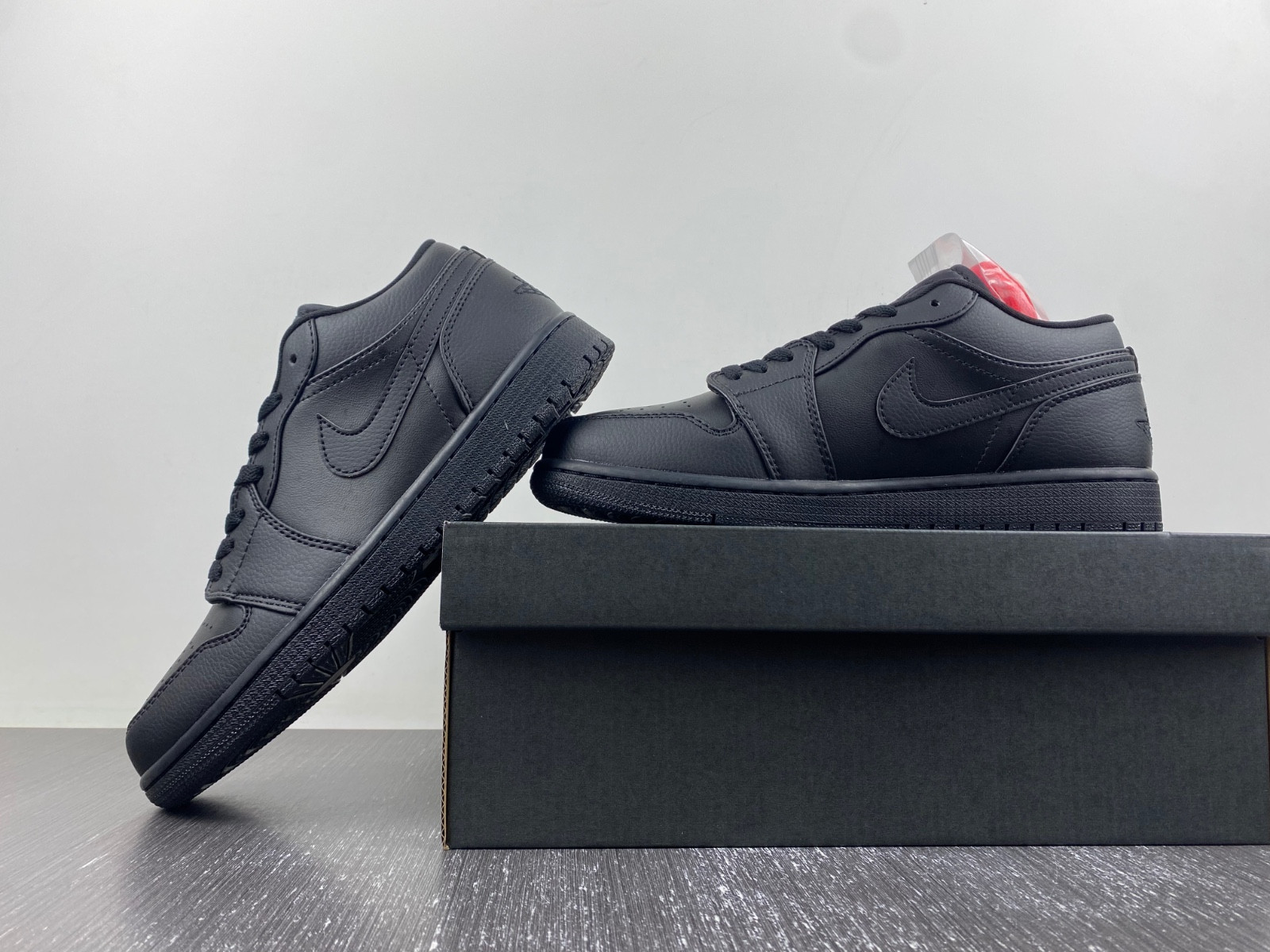 Jordan 1 Low Triple Black - 553558-091
