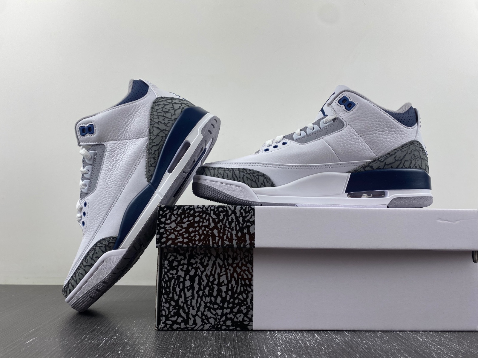 Air Jordan 3 "Midnight Navy" CT8532-140