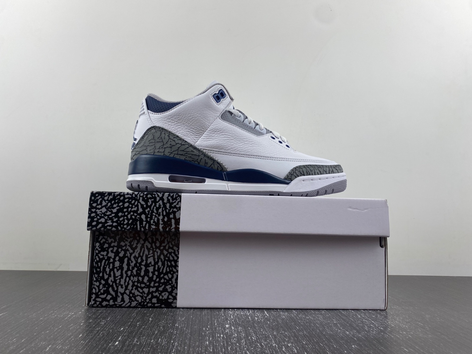 Air Jordan 3 "Midnight Navy" CT8532-140