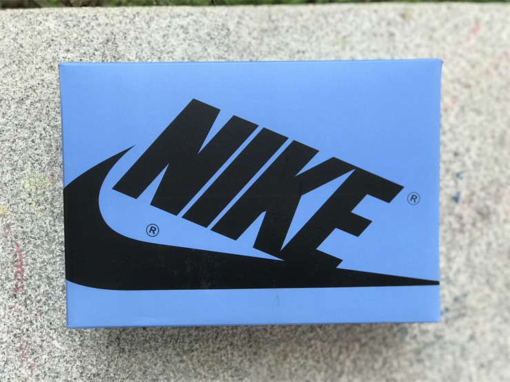 Air Jordan 1 High OG University Blue DZ5485-400