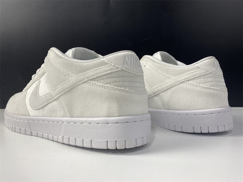 DOVER STREET MARKET (DSM) X NIKE DUNK LOW DH2686-100