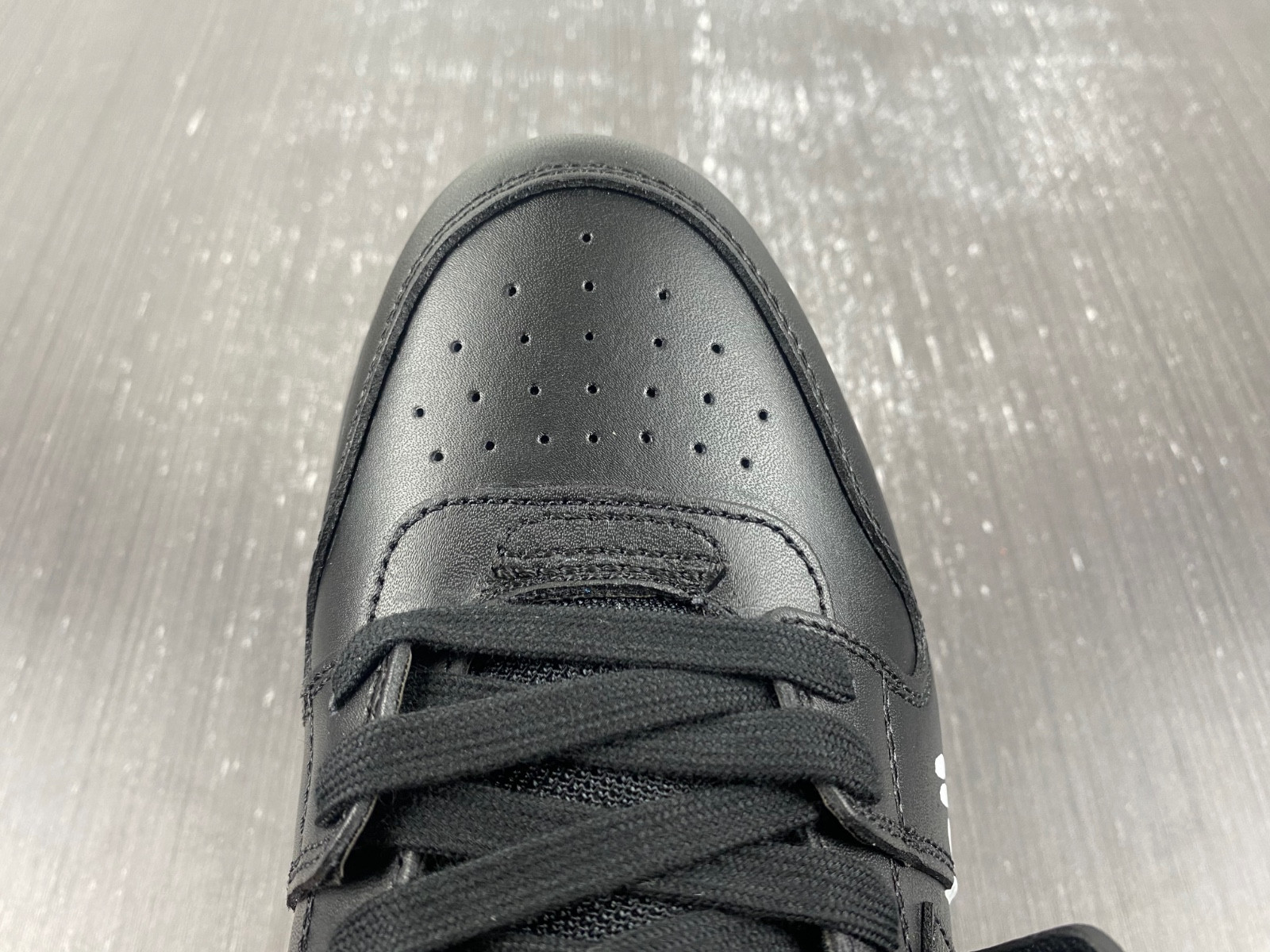 Off-White c/o Virgil Abloh