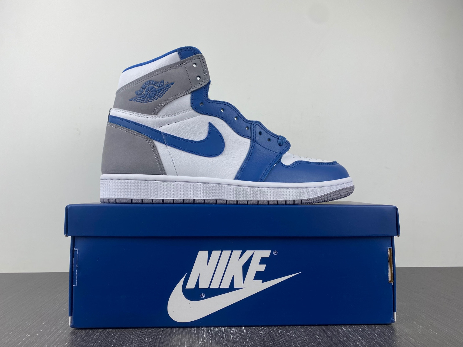 AIR JORDAN 1 RETRO HIGH OG "TRUE BLUE" DZ5485-410