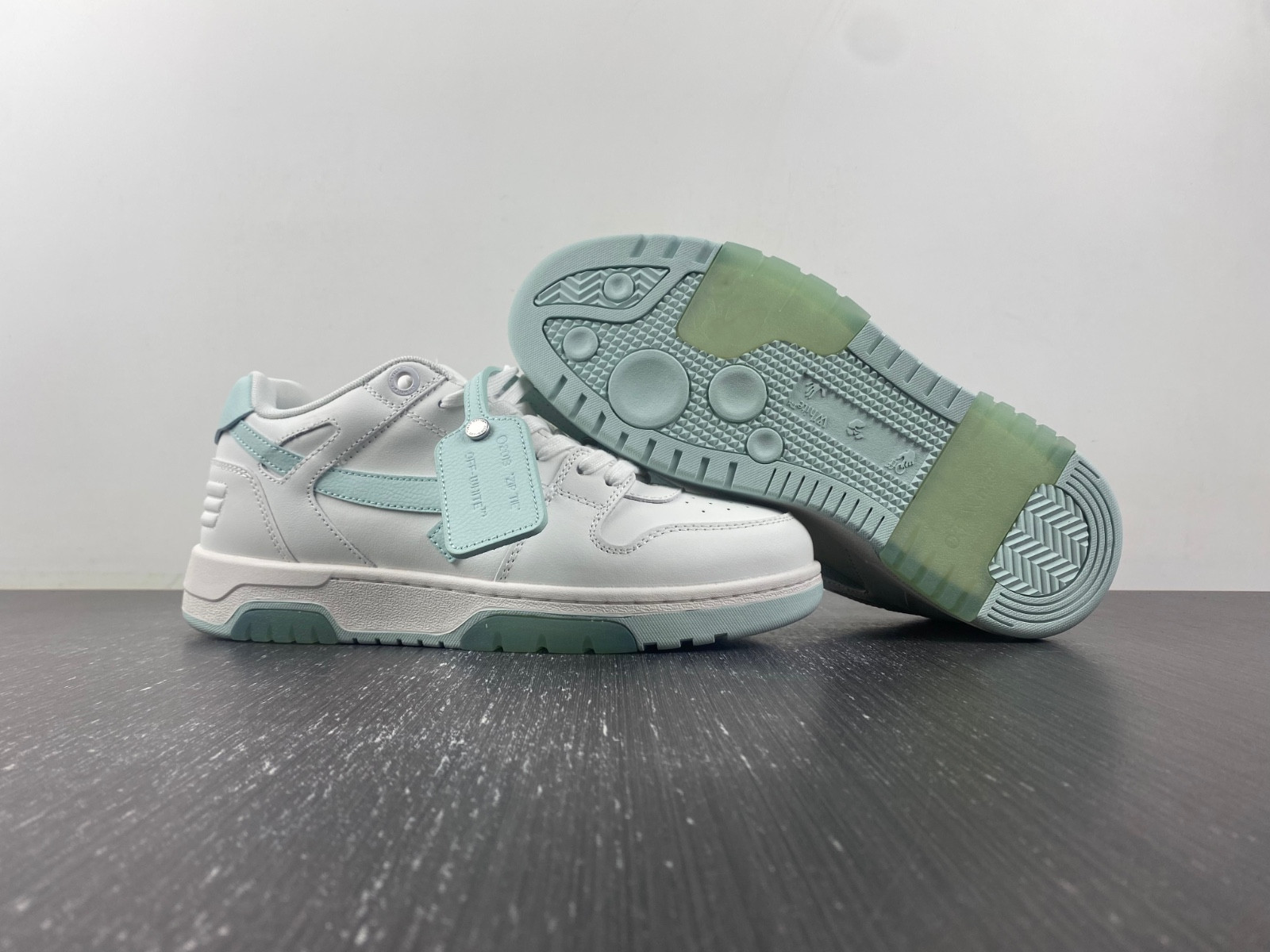 Off-White c/o Virgil Abloh