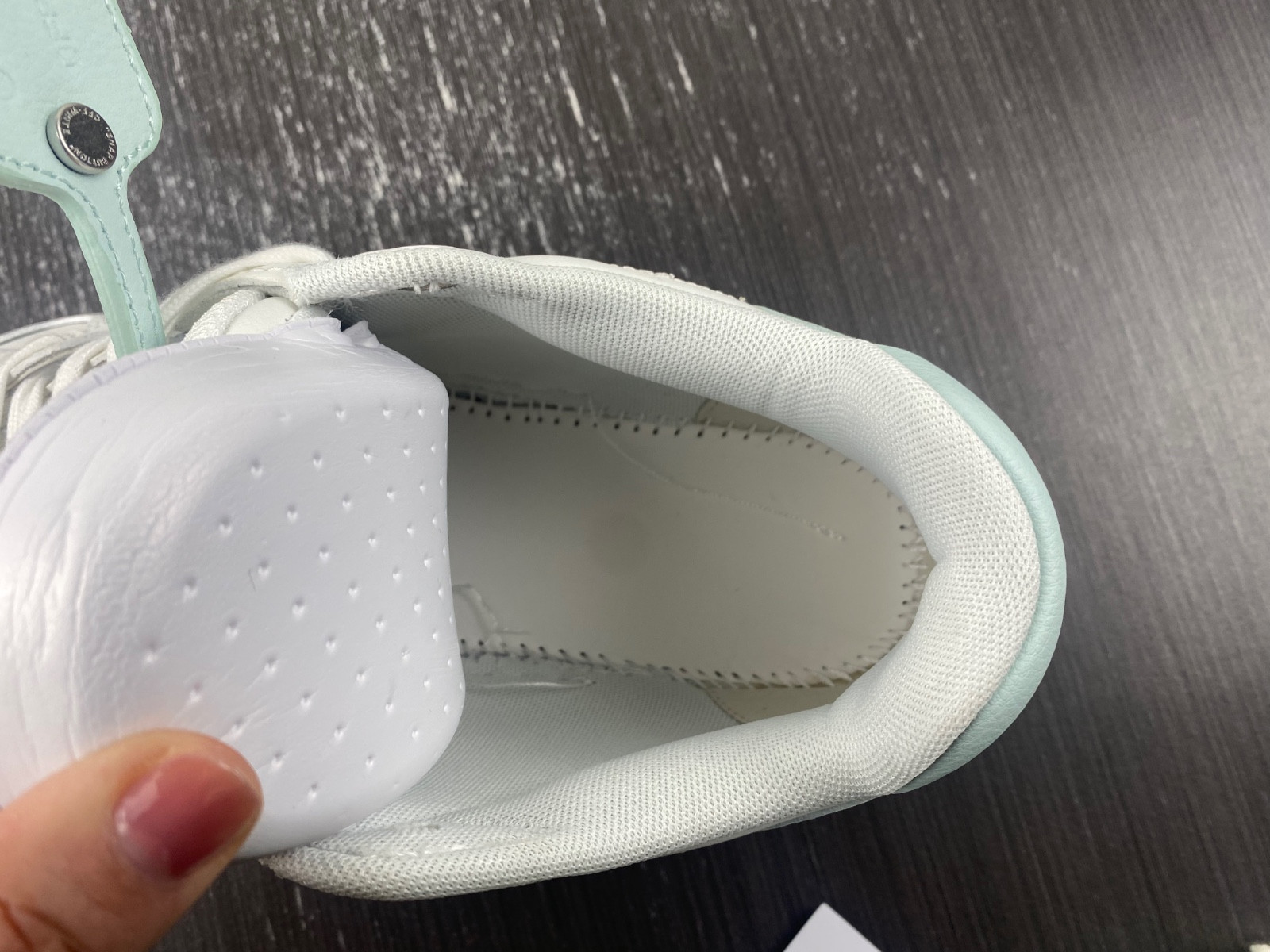 Off-White c/o Virgil Abloh