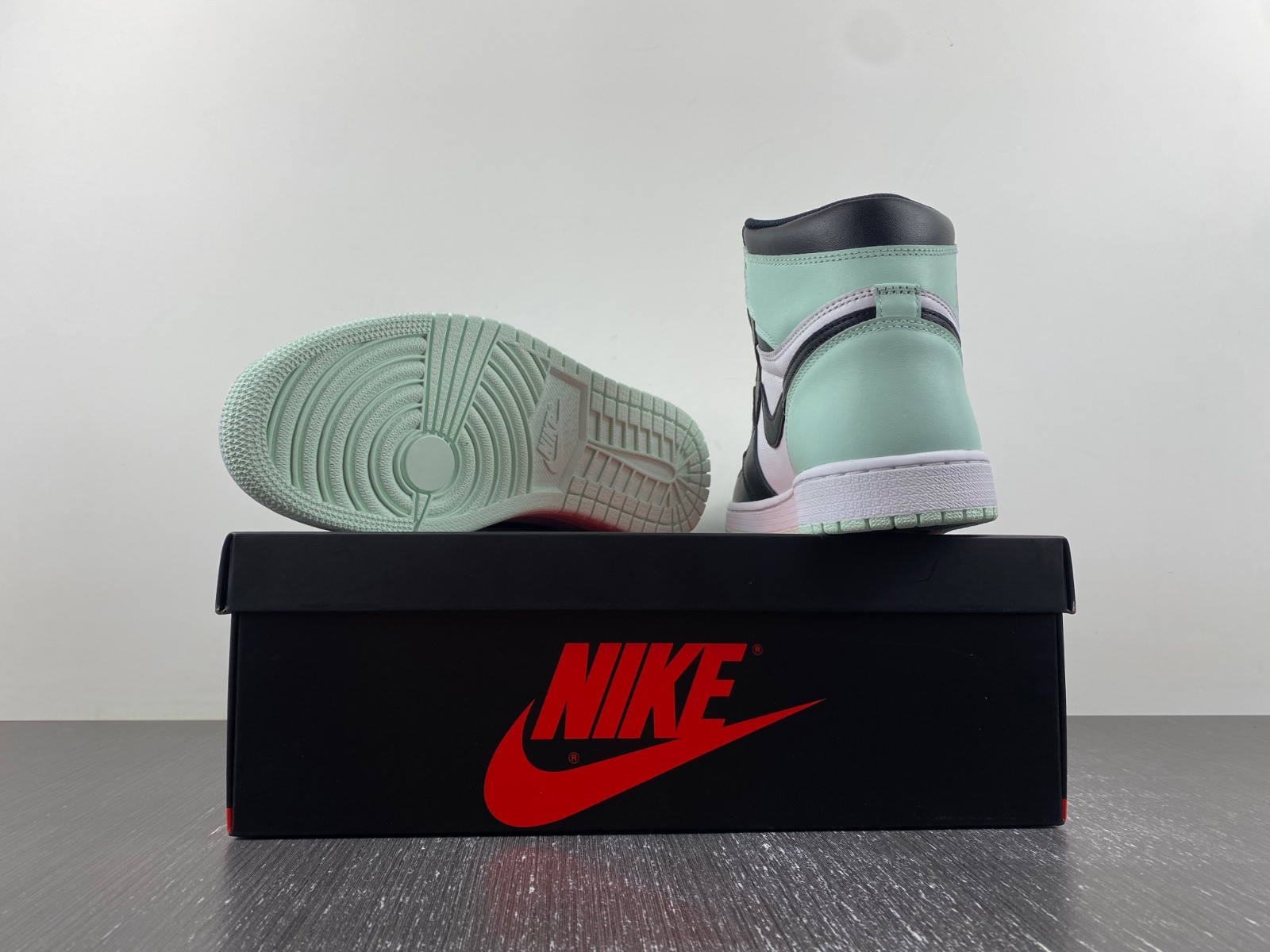 Jordan 1 Retro High Igloo Hombre - 861428-100