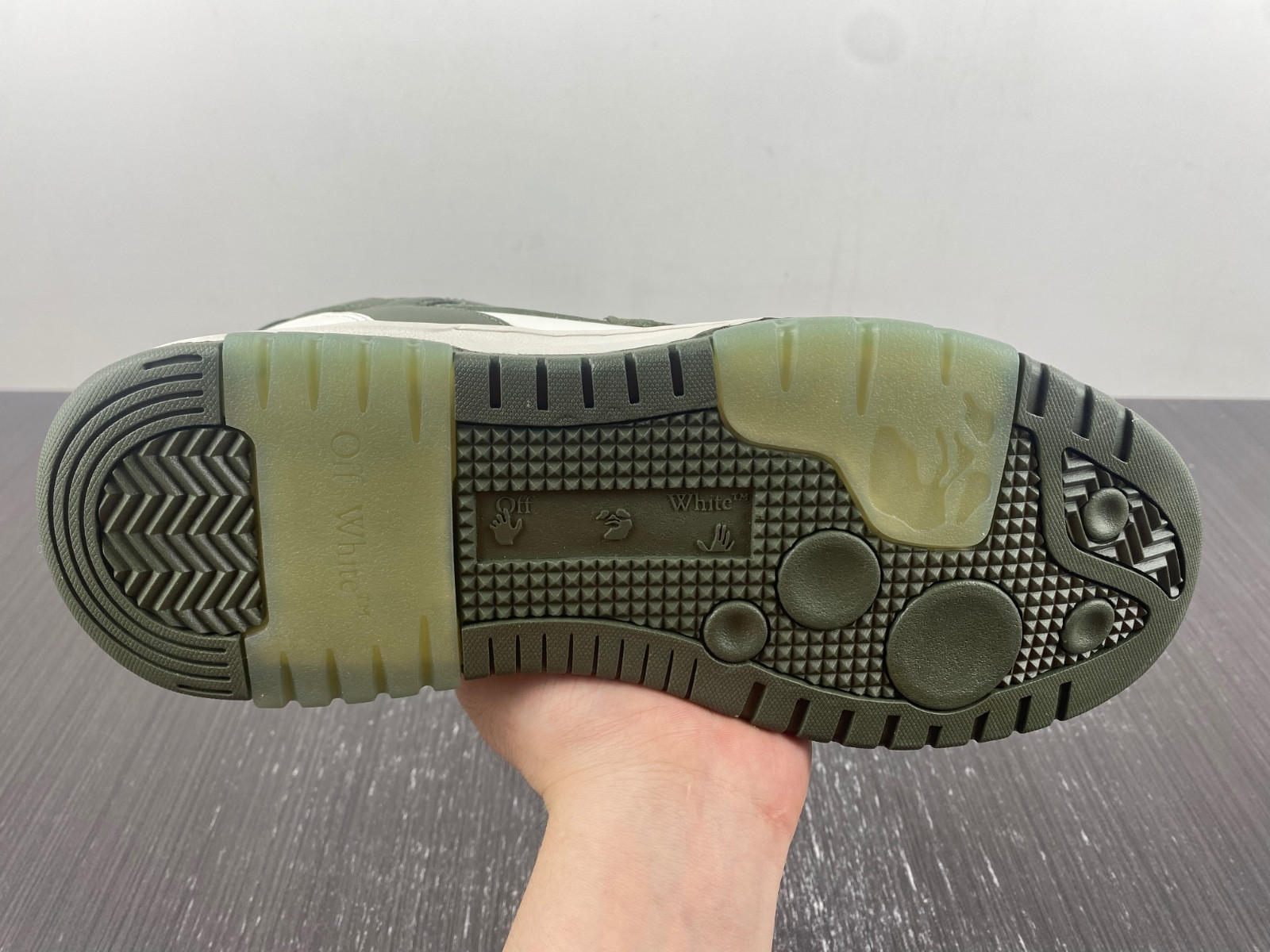 Off-White c/o Virgil Abloh