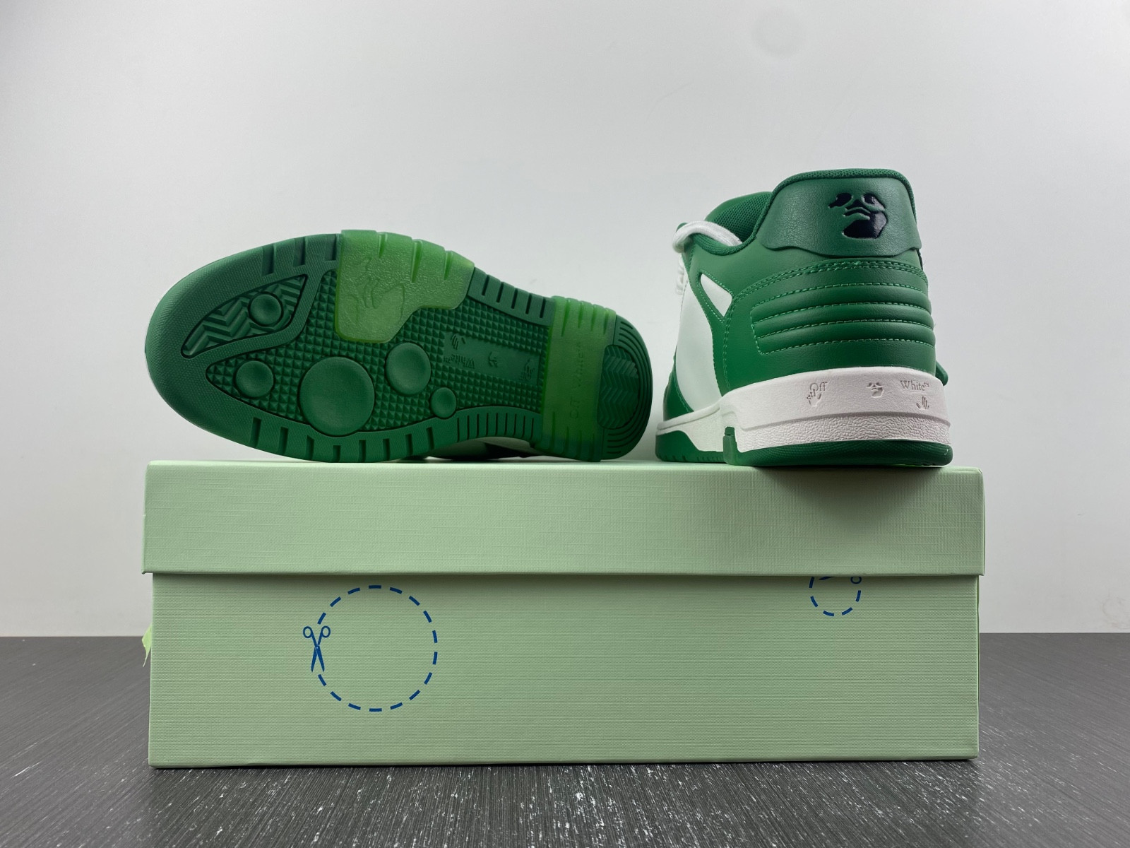 Off-White c/o Virgil Abloh