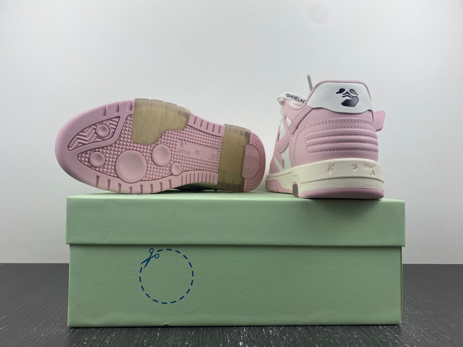 Off-White c/o Virgil Abloh